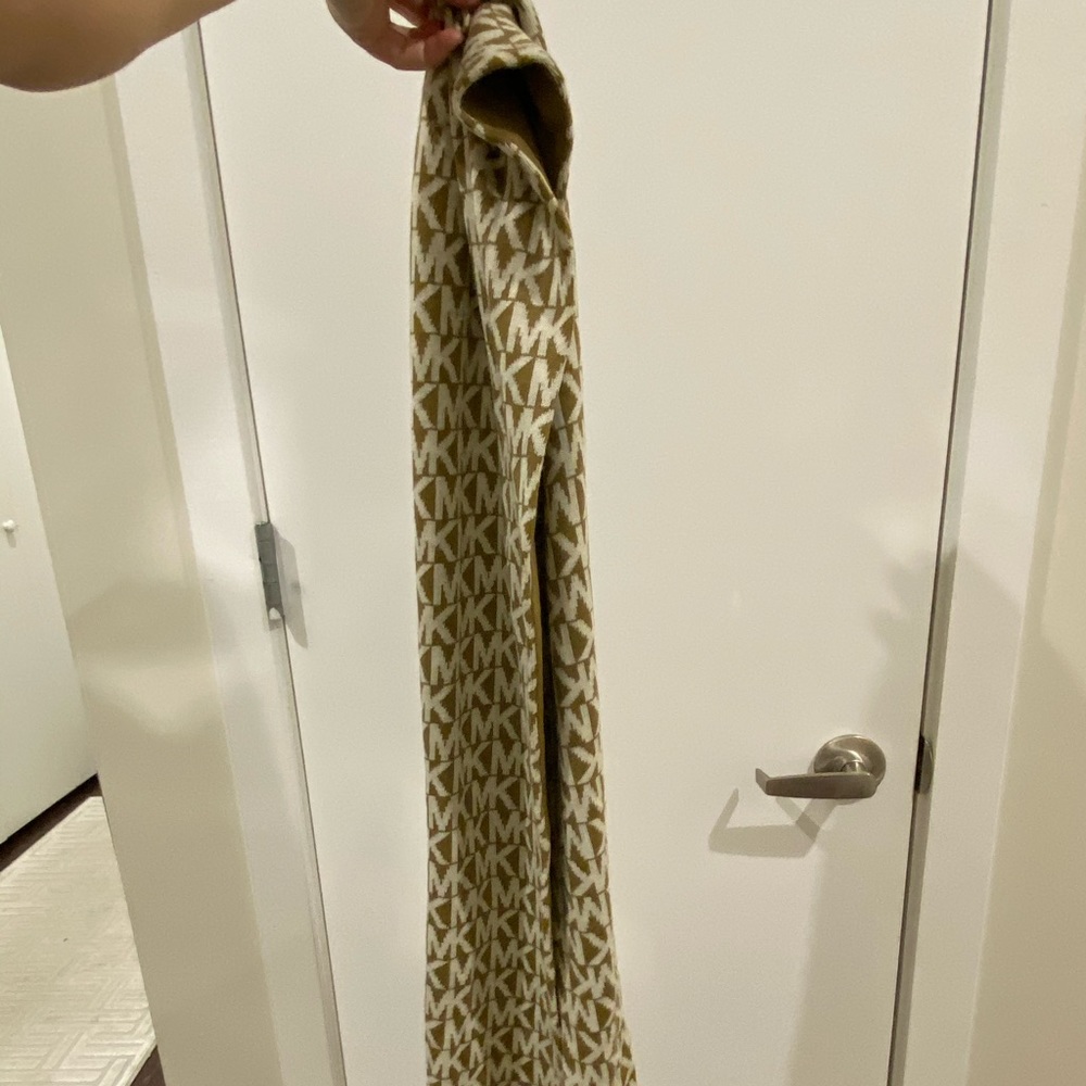 Michael Kors MK Logo Knit Scarf - Tan - Picture 5 of 5